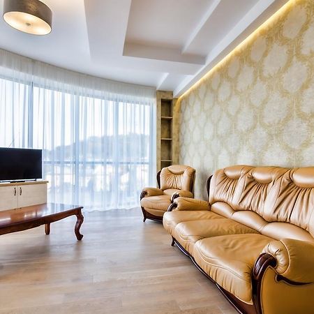 Leogrand Apartments Z Panoramoyu Lvova Esterno foto