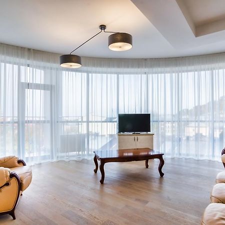 Leogrand Apartments Z Panoramoyu Lvova Esterno foto