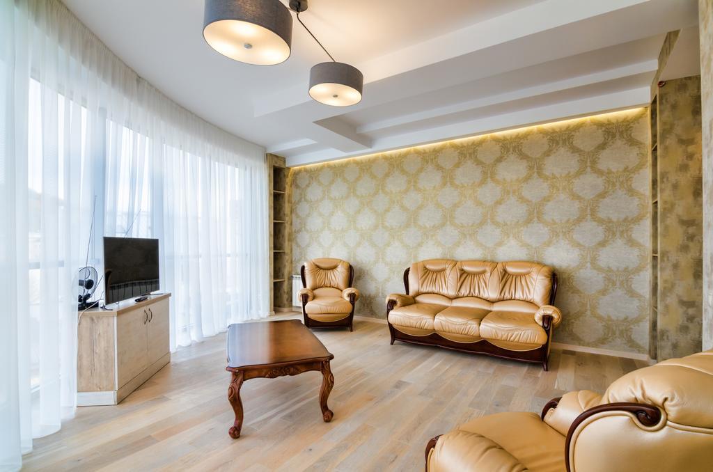 Leogrand Apartments Z Panoramoyu Lvova Esterno foto