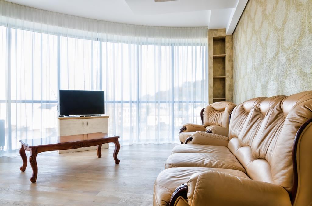 Leogrand Apartments Z Panoramoyu Lvova Esterno foto